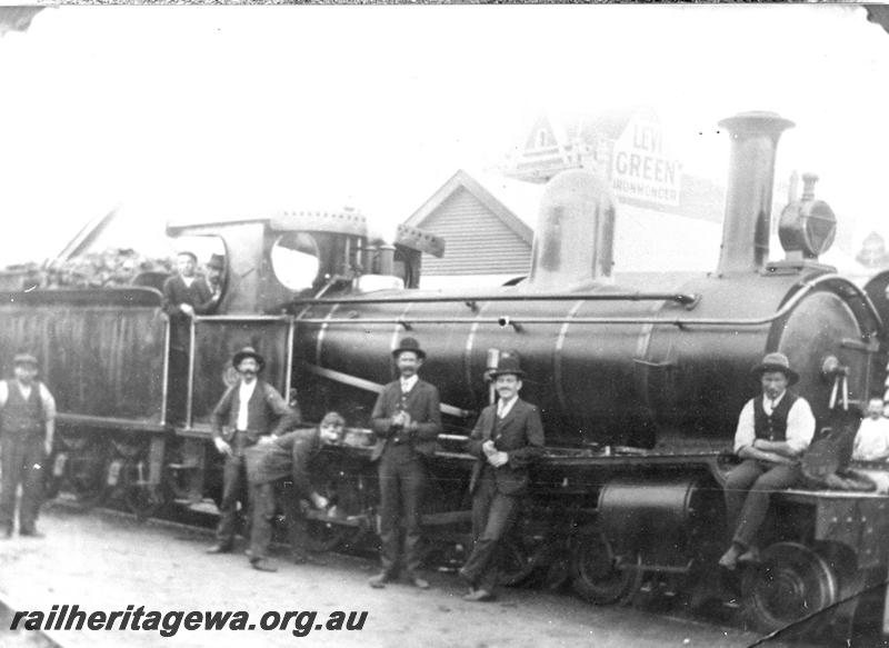 P07408
G class 4-6-0 with railway workers, Perth Yard, side and front view
