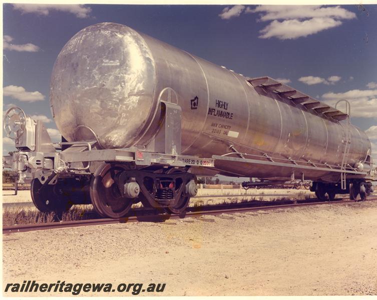 P07438
WJP class fuel tanker, end and side view
