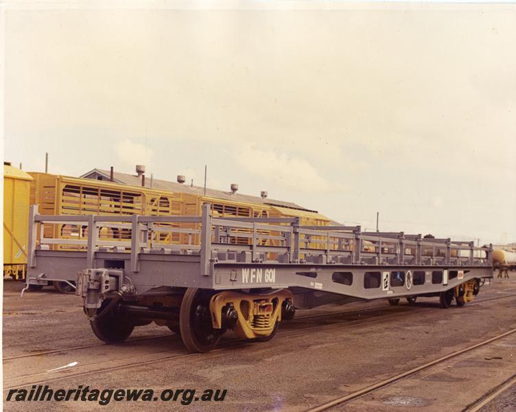 P07439
WFN class 601, nickel matte wagon, end and side view
