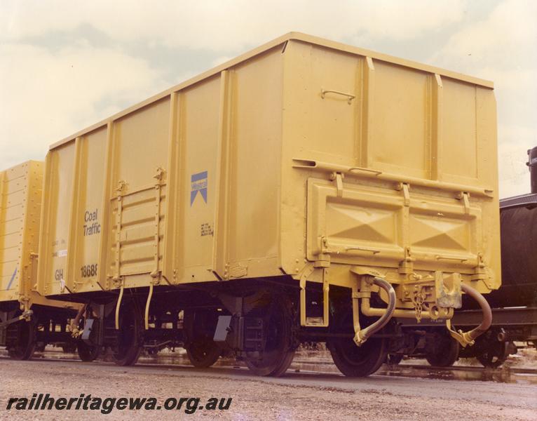 P07440
GH class 18688, all steel for coal traffic, side and end view
