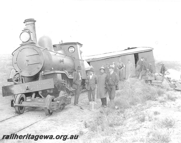 P07451
2 of 4 views of the derailment of a MRWA Mail Train at Gunyidi, MR line, loco B class 9 derailed. Same as P5745 but poorer quality.
