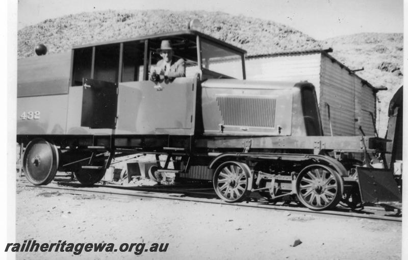 P07518
AI class 432 rail motor coach, PM line, side and front view, shows brake shoes fitted to leading bogie.
