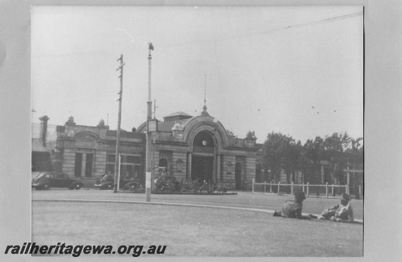 P07555
Station building, Fremantle, street side view.
