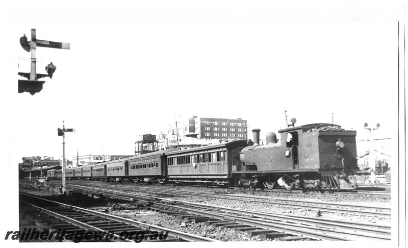 P07663
N class 86, Perth Yard, shunting the carriages of the Kalgoorlie Express
