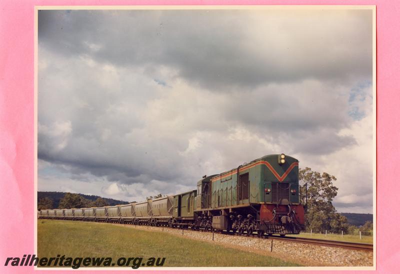 P07707
R class 1901 with chain handrails, train of XC class bauxite hoppers, green Z class brakevan, Kwinana to Jarrahdale line, en route to Kwinana
