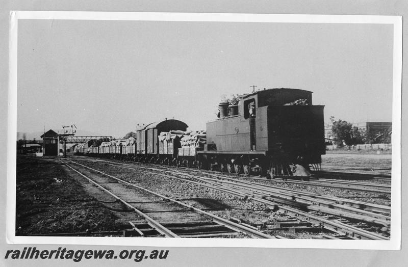 P07823
K class 191, signal box, Midland Junction, on No.72 Up goods
