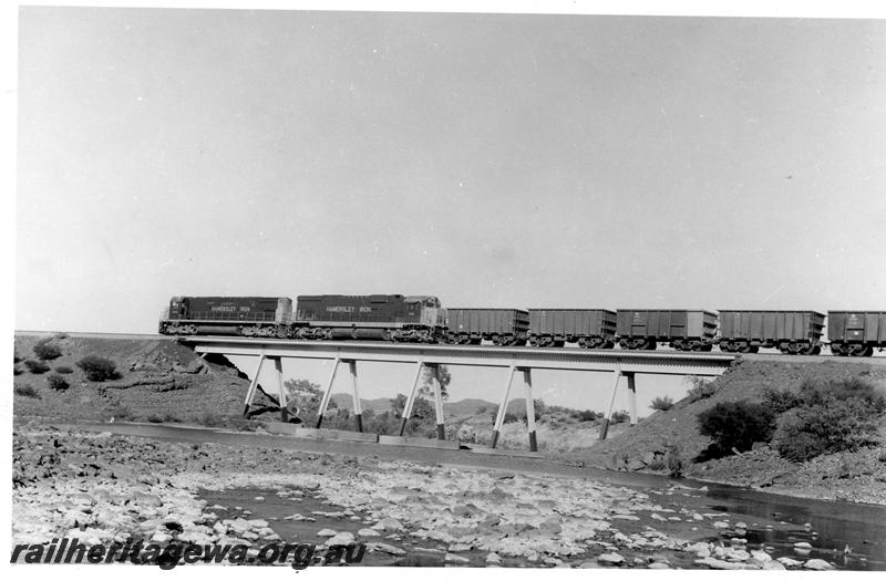 P07848
Hamersley Iron locos on empty iron ore train crossing the Fortescue River
