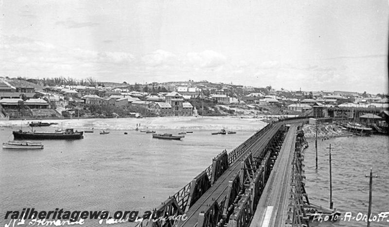 P07859
Through truss bridge, North Fremantle, looking south, elevated view
