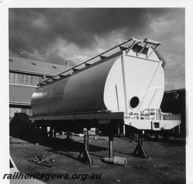 P07922
WW class grain hopper, under construction at 