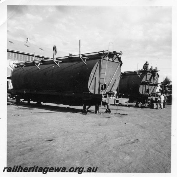 P07923
WW class grain hopper, under construction at 