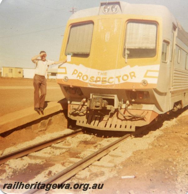 P07939
Prospector railcar, Leonora, first Prospector to arrive at Leonora, front view., KL line
