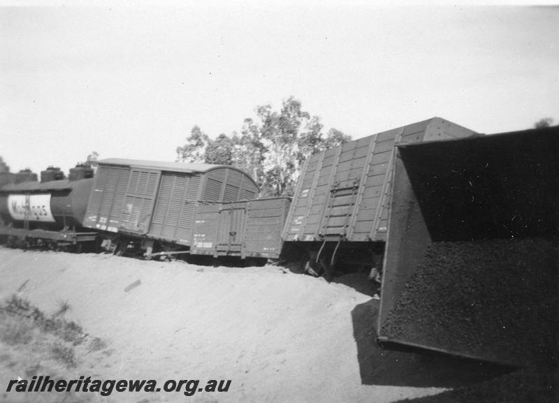 P07943
1 of 6 views of the derailment of No. 30 Goods at Westfield, 29m, 3 ch on the FA line. Shows derailed wagons, date of derailment 10/3/1956
