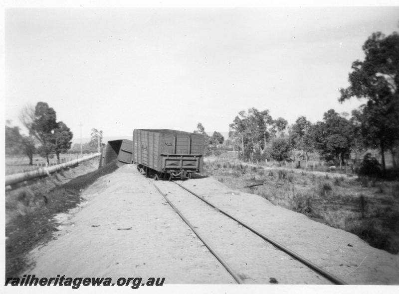 P07946
4 of 6 views of the derailment of No. 30 Goods at Westfield, 29m, 3 ch on the FA line. Shows derailed GH class wagon,  date of derailment 10/3/1956
