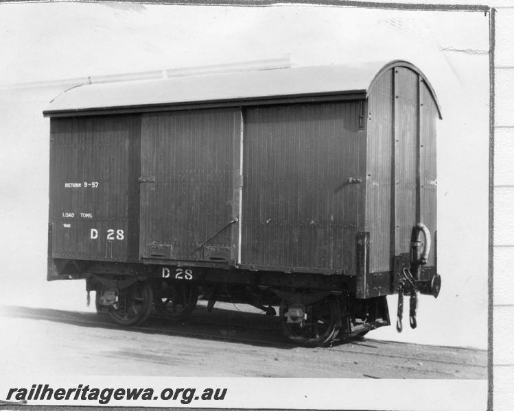 P07999
D class 28 4 wheel van, side and end view, same as P0958..
