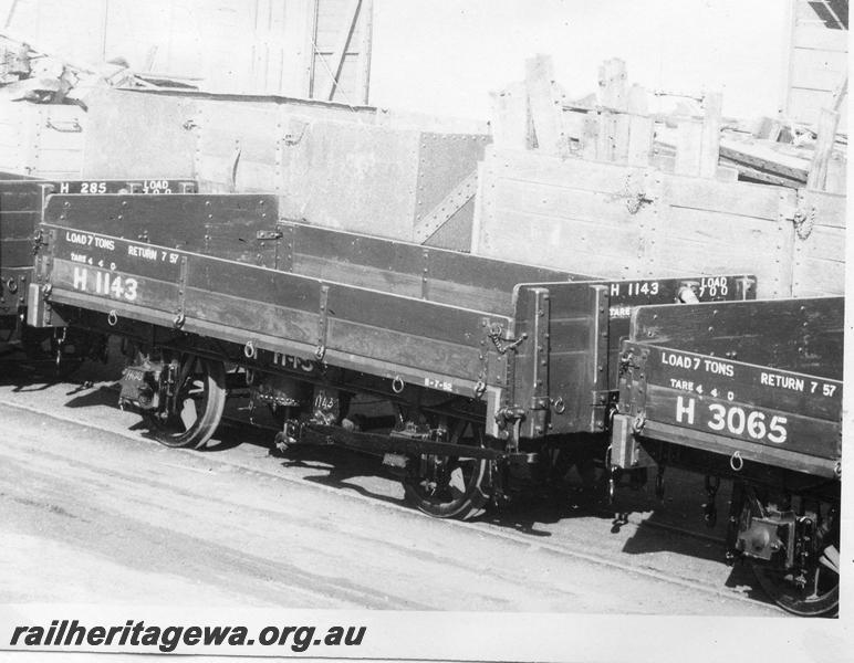 P08008
H class 1143 & H class 3065, side and end view
