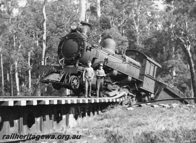 P08074
FS class, Turntable, Pemberton, PP line, loco has run off the end of the Sellers turntable
