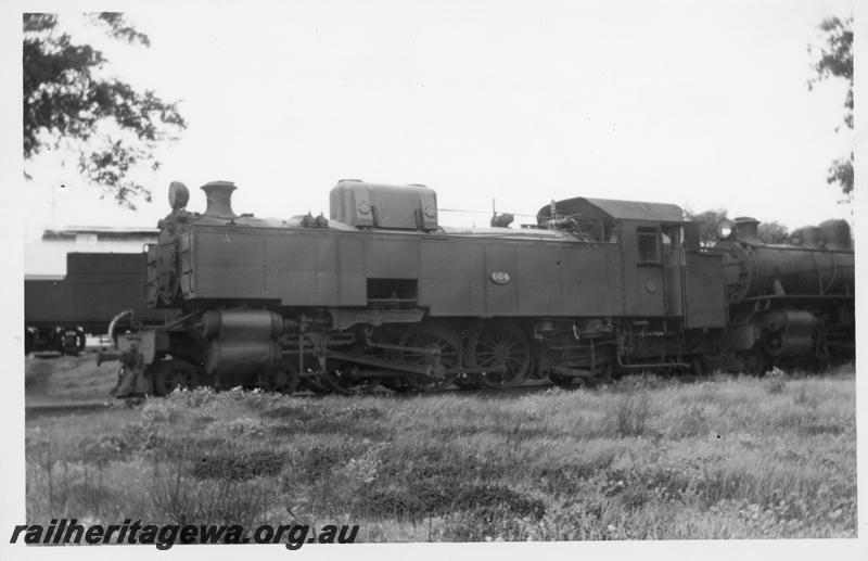 P08218
UT class 664, Midland loco, side view
