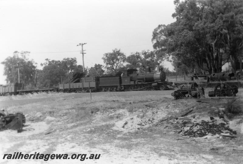 P08286
Millars loco No.70, Yarloop, on timber train
