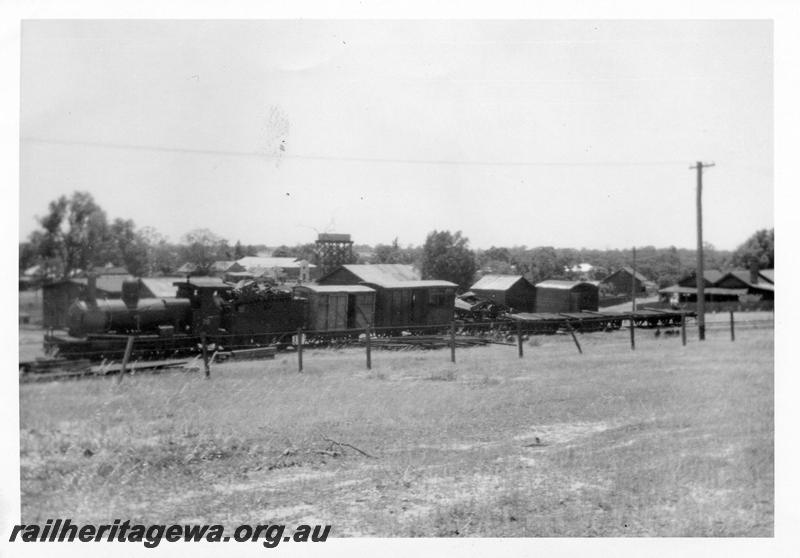 P08287
Millars loco No.70, Yarloop, on train with vans.
