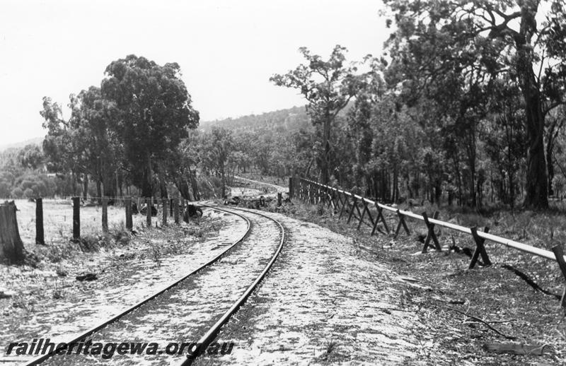 P08300
Millars Yarloop zig zag, view of section of track.
