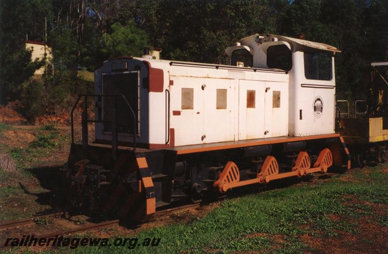 P08354
Ex Bunnings 0-6-0 diesel shunter, Pemberton, front and side view, in Pemberton Tramway Co. ownership
