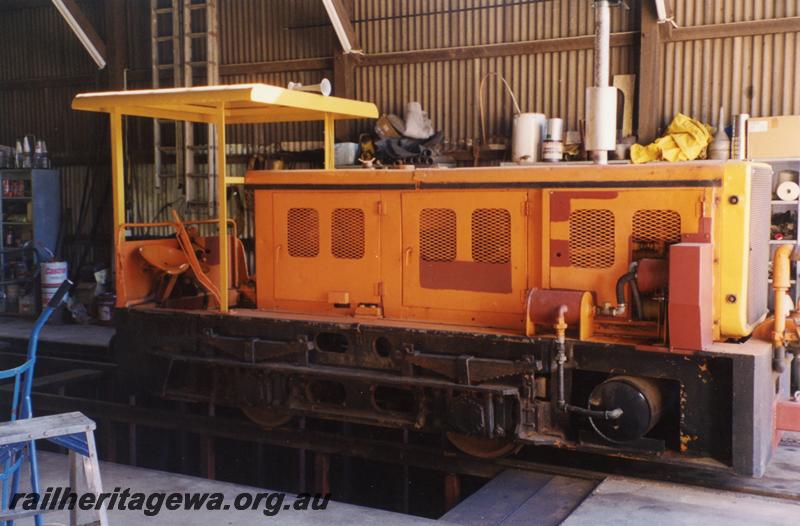 P08355
Ex Bunnings 0-4-0 diesel shunter from Manjimup, located at Pemberton, in Pemberton Tramway Co. ownership, side view
