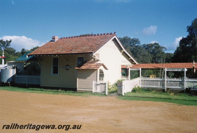 P08408
Margaret River, station building, road side, BB line.
