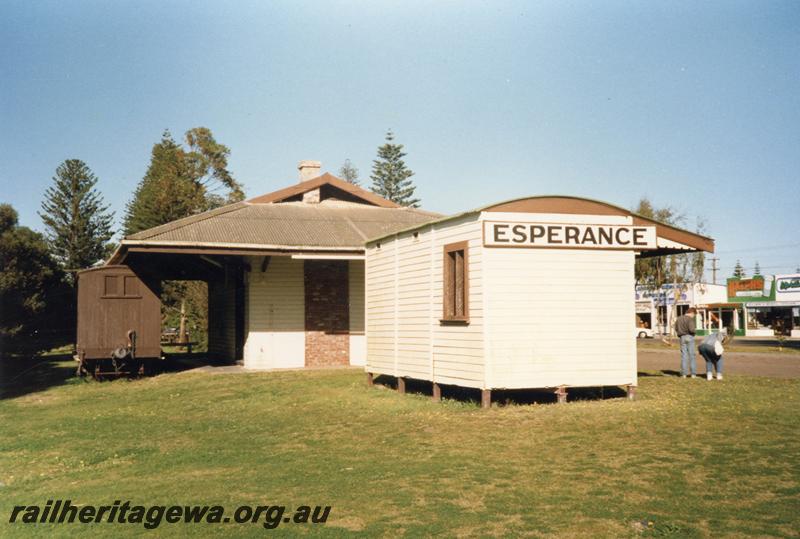 P08419
Esperance, station building, road bus shelter (