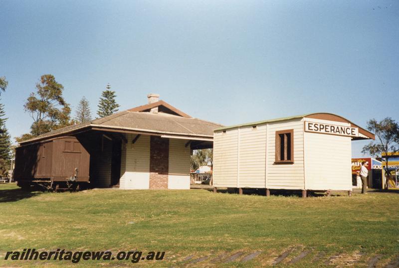 P08420
Esperance, station building, road bus shelter (