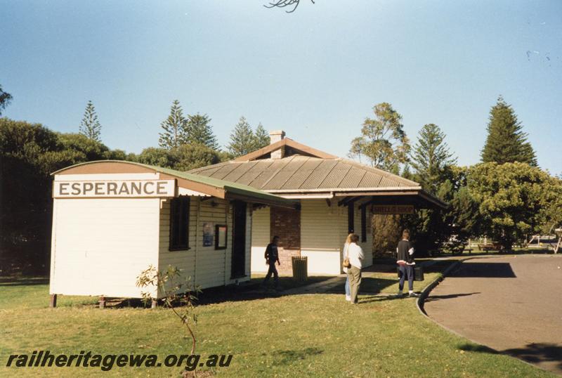 P08421
Esperance, station building, road bus shelter (