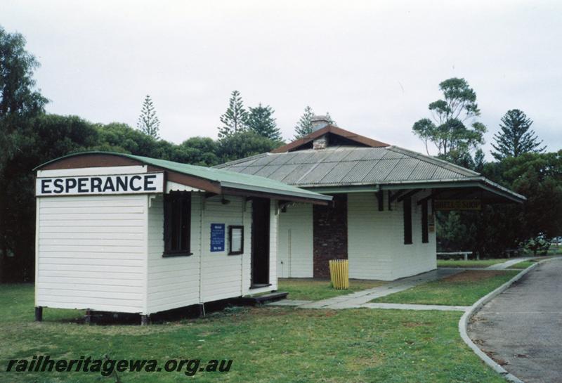 P08424
Esperance, station building, road bus shelter (