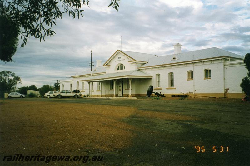 P08429
Coolgardie, station building, road side view, EGR line.
