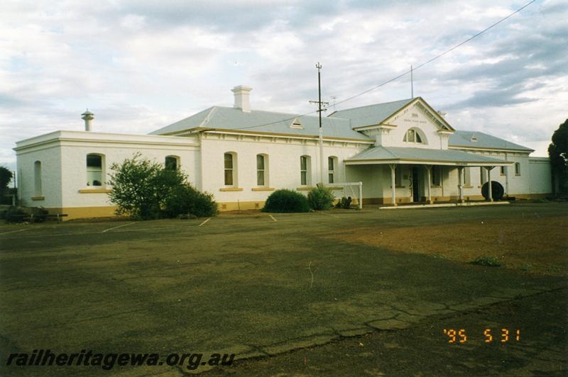 P08430
Coolgardie, station building, road side view, EGR line.
