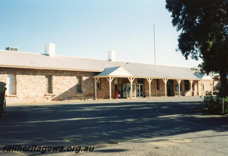 P08435
Kalgoorlie, station building, road side view, EGR line.
