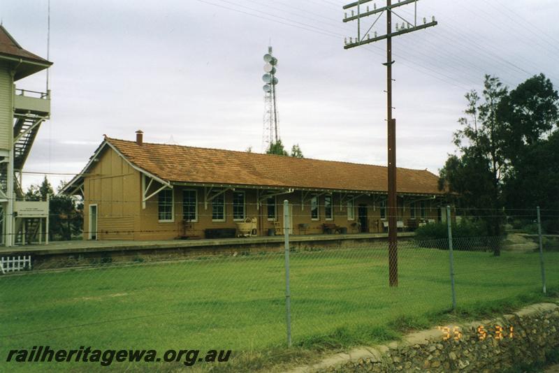 P08444
Merredin, station building, narrow gauge, road side view, EGR line. Edge of signal box.
