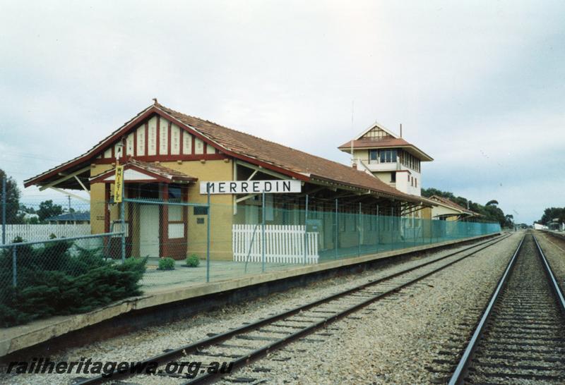 P08451
Merredin, station building, signal box, narrow gauge, view from north east corner looking west, EGR line.
