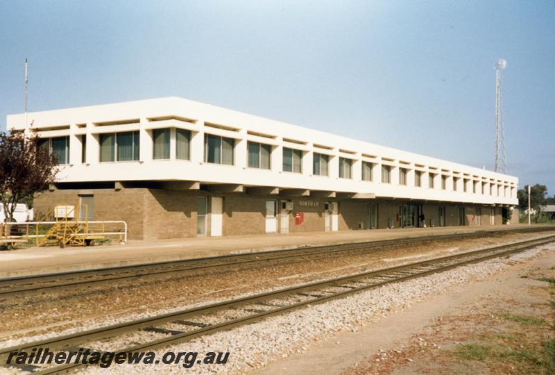 P08472
Northam, station building, dual gauge, view from rail side, ER line.
