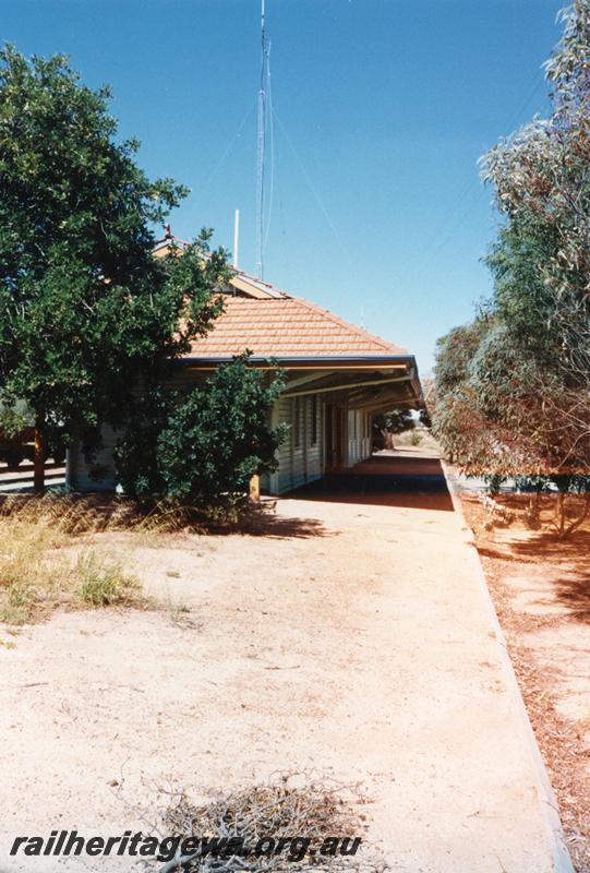 P08492
Wyalkatchem, station building, view along road side, GM line.
