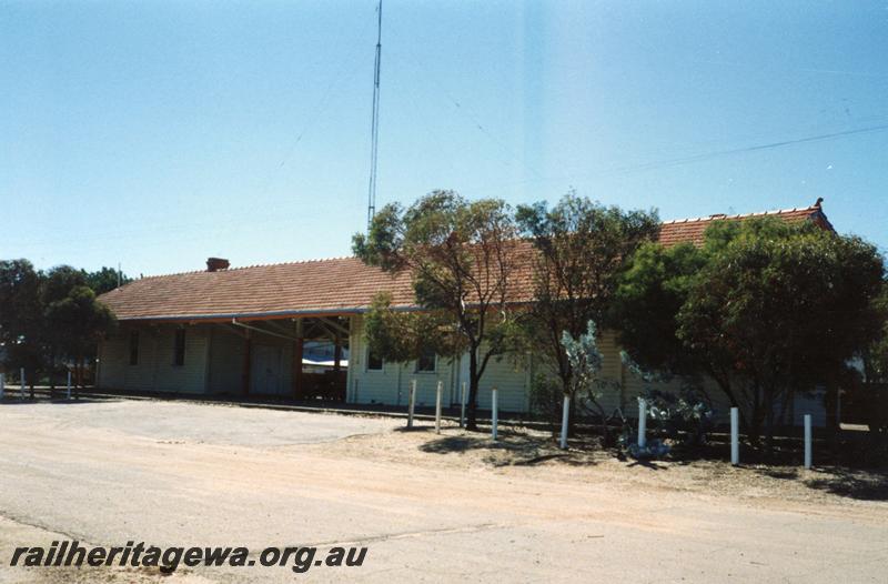 P08495
Wyalkatchem, station building, view from road side, GM line.
