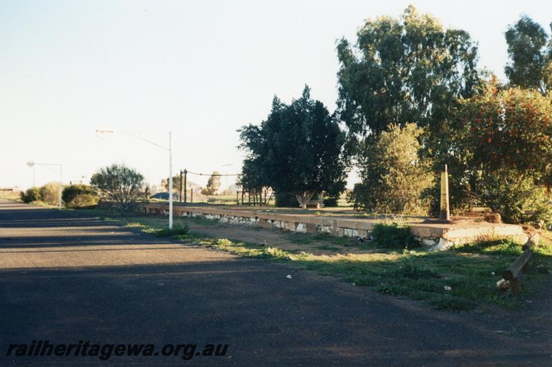 P08498
Mount Magnet, platform, NR line.
