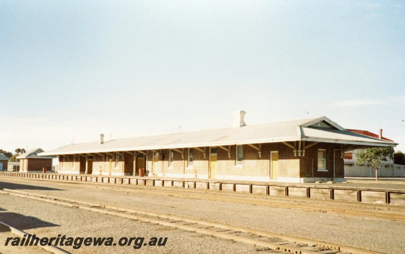 P08507
Katanning, station building, platform, GSR line.
