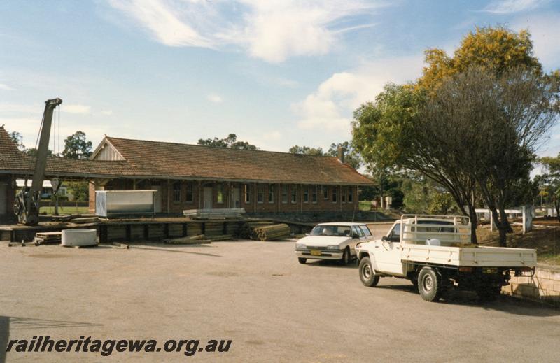 P08513
Mount Barker, station building, loading ramp, crane, GSR line.
