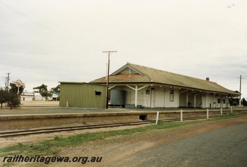 P08529
Tambellup, station building, platform, nameboard, scale on platform, GSR line.
