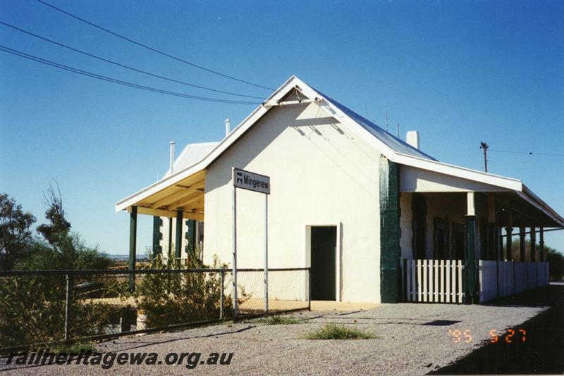 P08542
Mingenew, station building, platform, Westrail nameboard, MR line.
