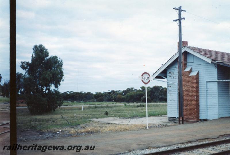 P08560
Kulin, station building, part end view, platform, nameboard, NKM line.
