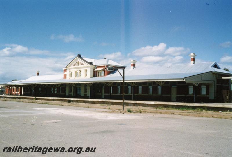 P08572
Geraldton, station building, station building, view from rail side, NR line.
