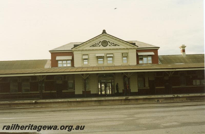 P08575
Geraldton, station building, station building, view from rail side, NR line.
