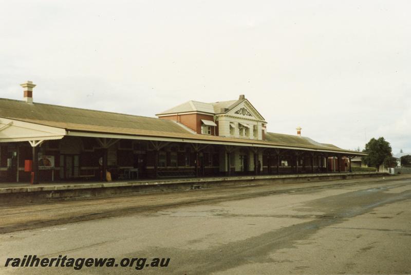 P08578
Geraldton, station building, station building, view from rail side, NR line.
