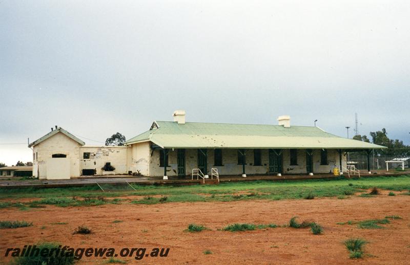 P08597
Cue, station building, platform, toilet block, view from rail side, NR line.
