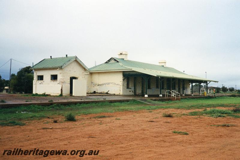 P08598
Cue, station building, platform, toilet block, view from rail side, NR line.
